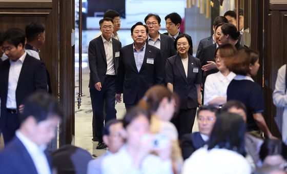 중소기업단체 간담회 참석하는 한성숙 중기부 장관