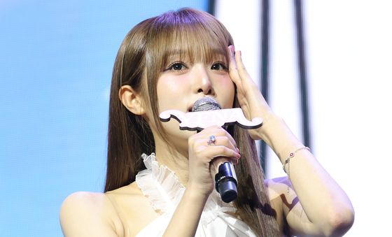 '블루밍 윙스' 소개하는 최예나