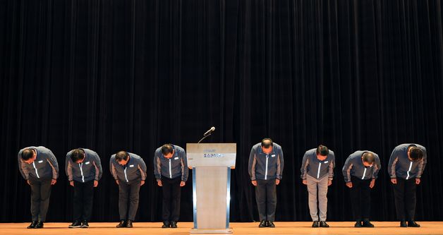 고개 숙인 포스코이앤씨