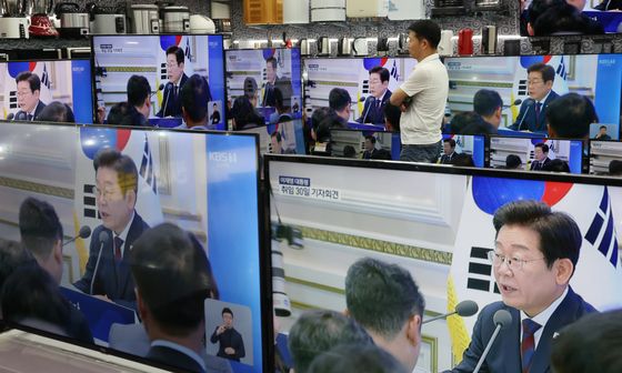 대통령 '시장 원리 존중, 실수요자 보호…부동산 안정화 힘쓸것'