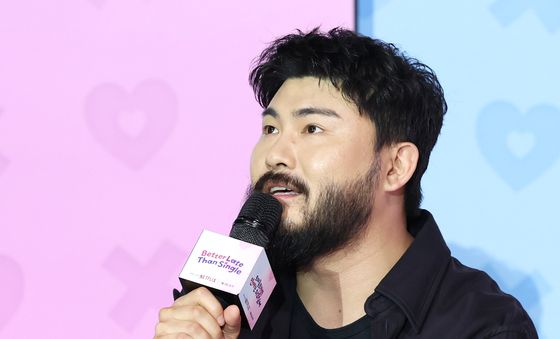 인사말 하는 카더가든