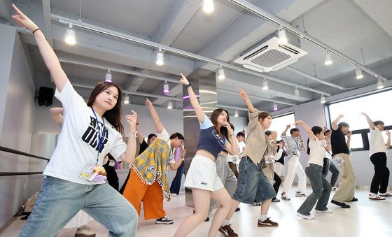 'K-POP' 칼군무 배워요