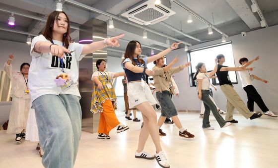 아이돌 댄스 배우는 '대구국제대학생캠프'