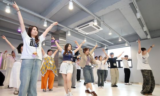 '칼군무 배워갈래요'