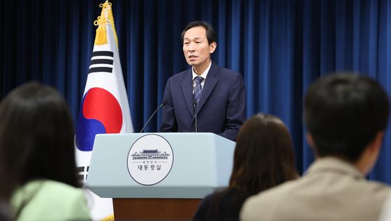 우상호 정무수석, 야5당 지도부 오찬 관련 브리핑