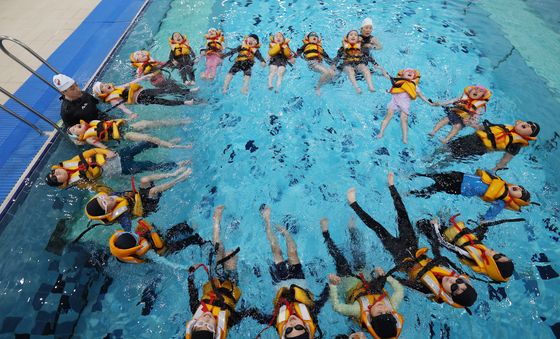 '생존수영 배워요'