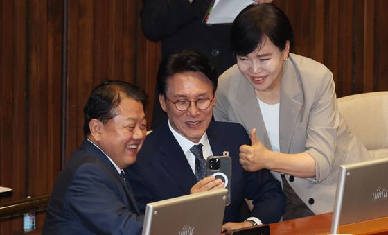 김민석 '동료 의원들과 함께'