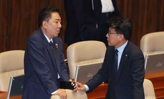 대화하는 김병기-진성준