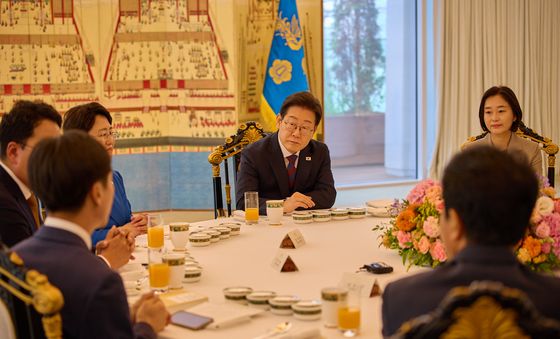 野 5당 만난 李대통령…'특별사면·검찰개혁' 허심탄회한 대화