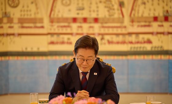 국회 비교섭단체 지도부 만난 이재명 대통령