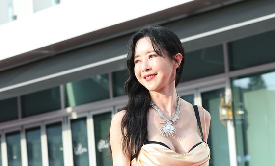 엄수빈, 움직일 때 마다 드러나는 섹시미