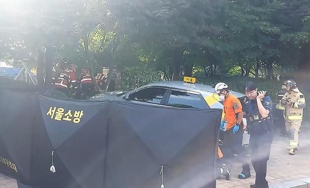 도봉구 방학동에서 택시가 인도 덮쳐 사상자 발생