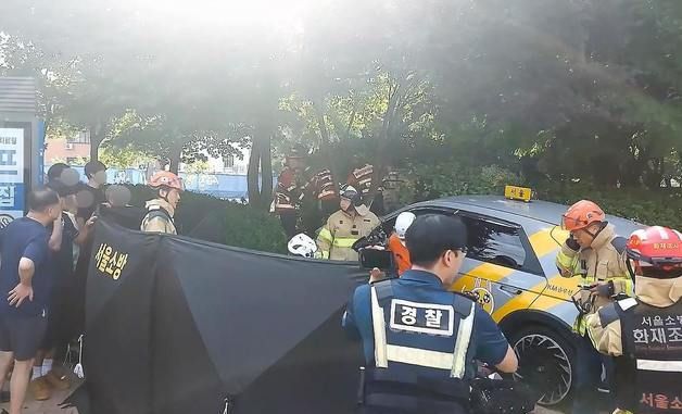 도봉구 방학동에서 택시가 인도 덮쳐 사상자 발생