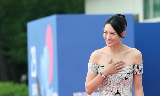 수현, 우아한 발걸음