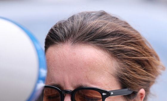 한국 여름 적응 중…냉풍기 앞 외국인