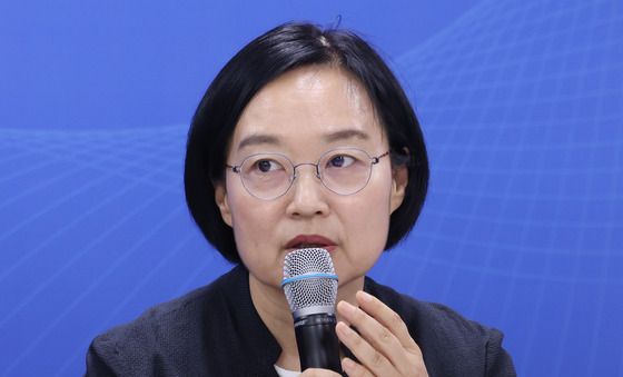 모두 발언하는 한성숙 장관