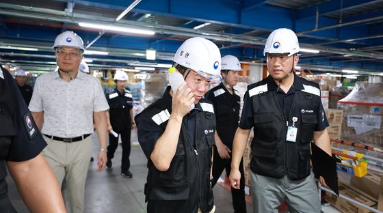 김영훈 고용노동부 장관, 쿠팡 동탄물류센터 불시 방문