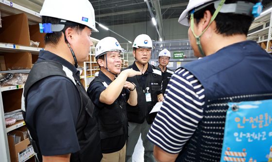 김영훈 고용노동부 장관, 쿠팡 동탄물류센터 불시 방문