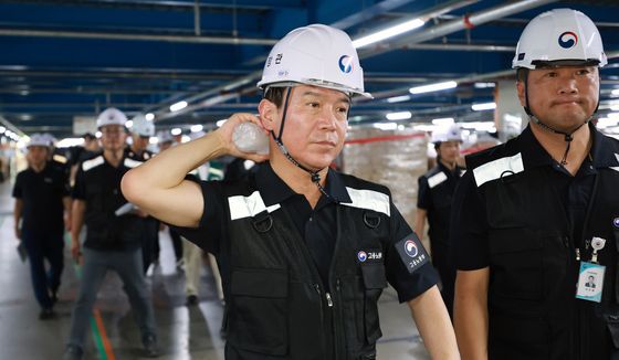 김영훈 고용노동부 장관, 쿠팡 동탄물류센터 현장 점검