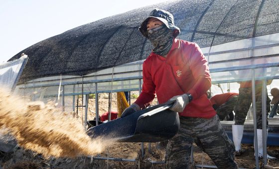 침수 피해 복구 중인 해병대