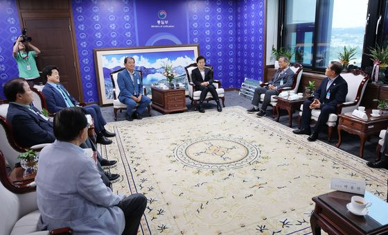 정동영 장관, 개성공단기업협회 회장단 면담