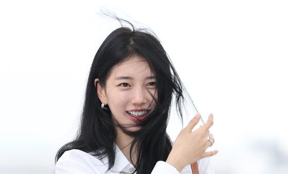 수지, 얄궂은 바람