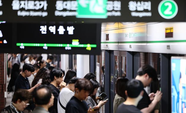 서울대입구역 2호선 신호장애…출근길 10분간 지연운행
