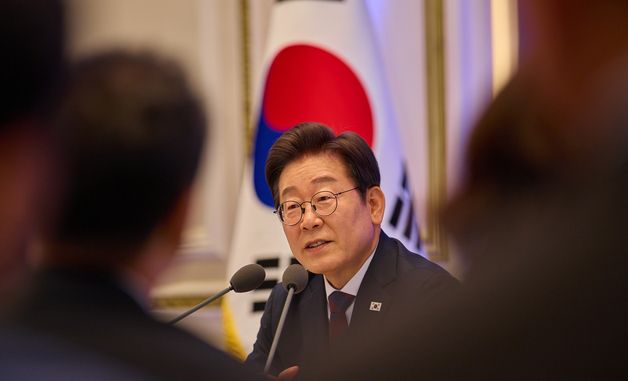 취임 30일 맞아 기자회견 개최한 이재명 대통령