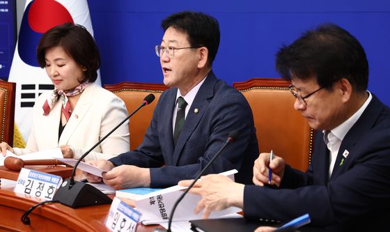 중앙당선관위 첫 회의서 발언하는 김정호 위원장