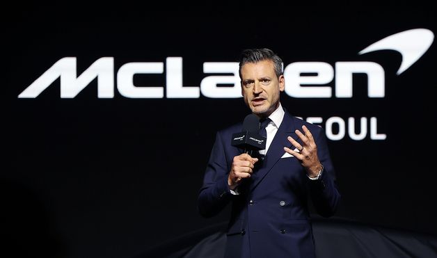 축사하는 헨릭 빌헬름스마이어 맥라렌 오토모티브 CCO
