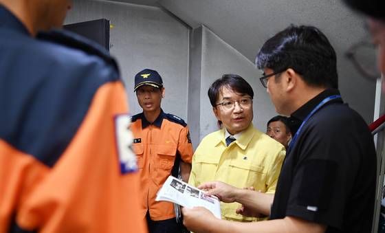 재난안전관리본부장, 부산 기장군 아파트 화재 사고 현장 방문