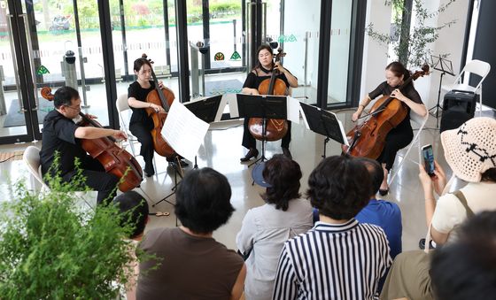 수목원에서 시원하게 즐기는 첼로 4중주 공연