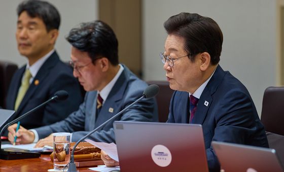 李대통령 '31.8조' 첫 추경, 국무회의서 의결