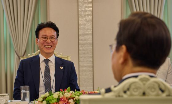 김민석 총리와 환담하는 이재명 대통령