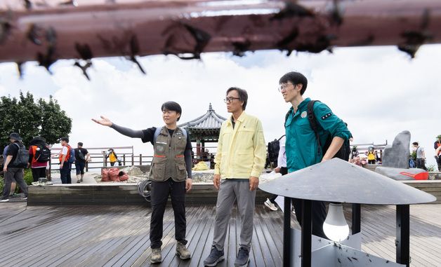 러브버그 방제 현장 찾은 환경부 차관