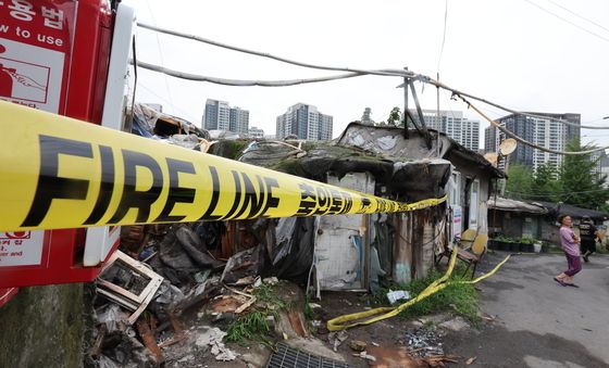 구룡마을 화재로 불에 탄 주택