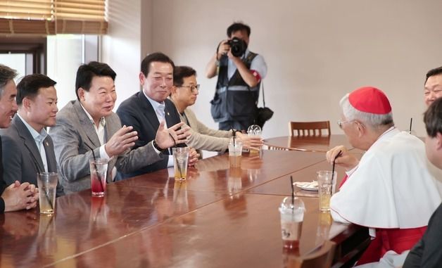 오성환 당진시장, 유흥식 추기경에 교황 솔뫼성지 방문 요청