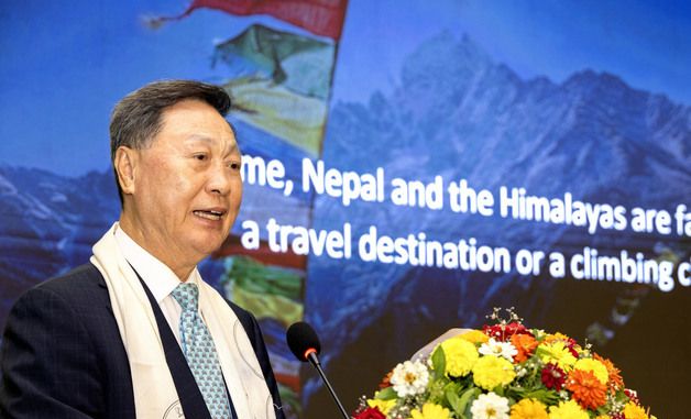 '히말라야 기후 헌장 2025' 발표하는 강태선회장