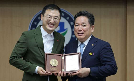 광주시 명예남구민증 받는 김상욱 의원