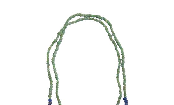 내동리 쌍무덤에서 출토된 유리구슬