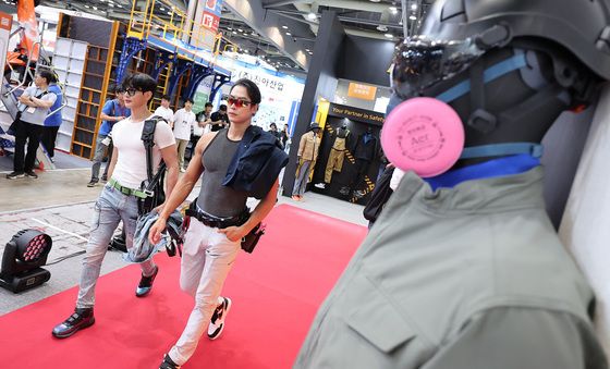 기능성 워크웨어 입고 런웨이