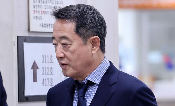 이웅렬 명예회장, '코오롱 인보사' 항소심 첫 재판 출석