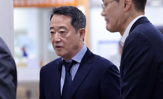 항소심 첫 공판 출석하는 이웅렬 코오롱 명예회장