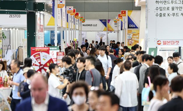 관람객으로 붐비는 '2025 한국수입박람회'