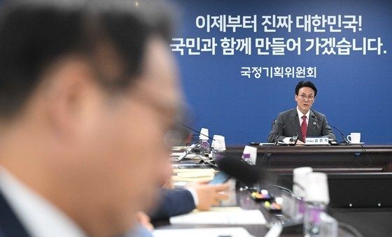 국정기획위원회 찾은 김민석 국무총리
