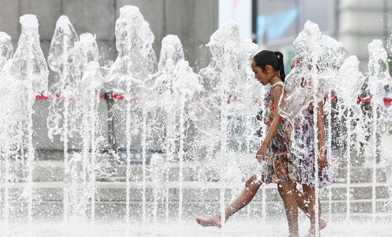 '더위를 피해서'