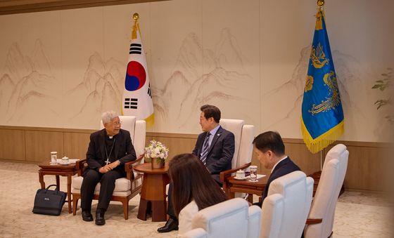 李대통령 "레오 교황 알현 기회 가졌으면…남북관계 개선에 역할을"