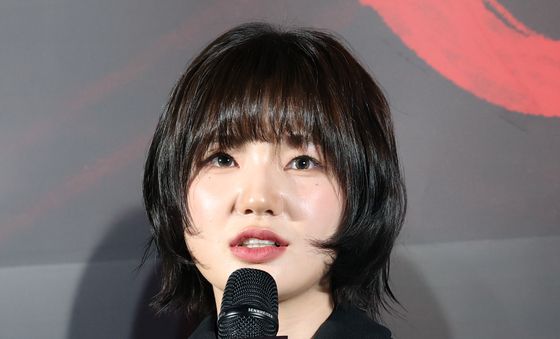 인사말 하는 'S라인' 이은샘