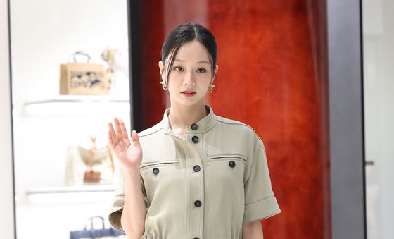 혜리, 빛나는 손 인사