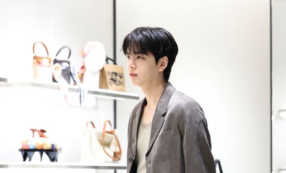 영훈, 일상이 화보가 되는 순간